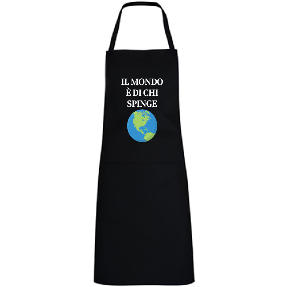 Grembiule nero con la scritta ‘Il Mondo è di chi spinge’ in primo piano. Unisciti alla comunità di persone che si spingono sempre oltre e scopri la nostra collezione di prodotti!